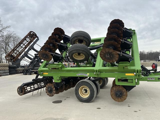Image of Mandako Twister 2430 equipment image 2
