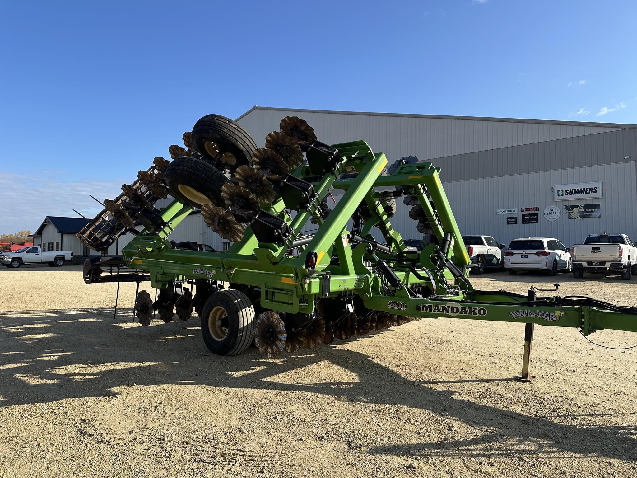 2017 Mandako Twister 2430 Equipment Image0