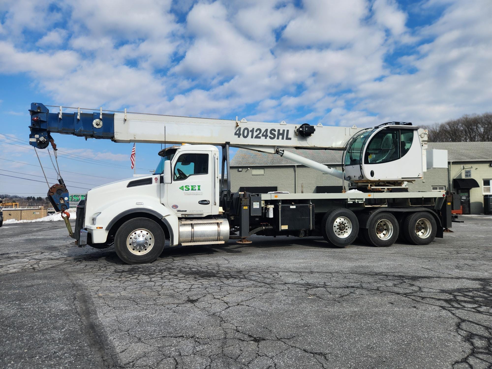 2017 Manitex 40124SHL Equipment Image0