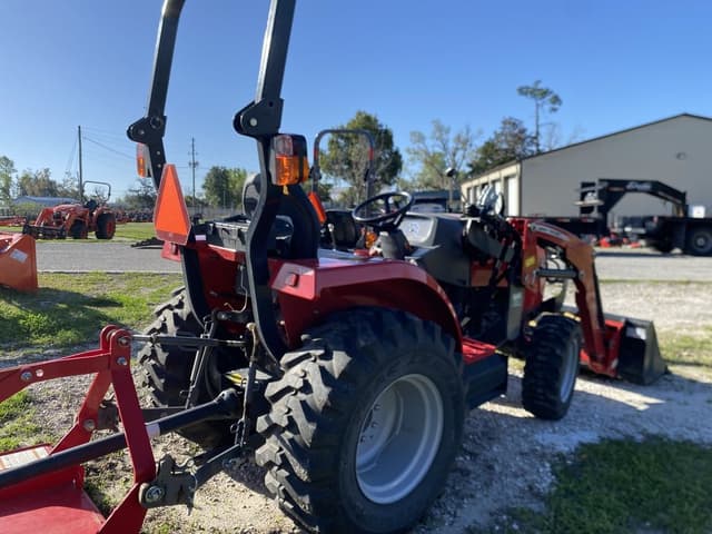 Image of Massey Ferguson 1726E equipment image 3