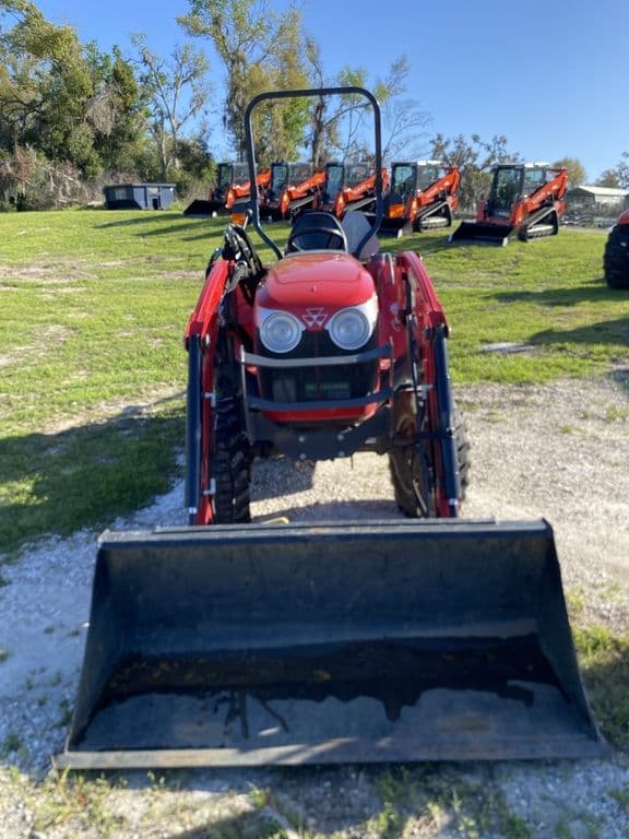 Image of Massey Ferguson 1726E equipment image 4