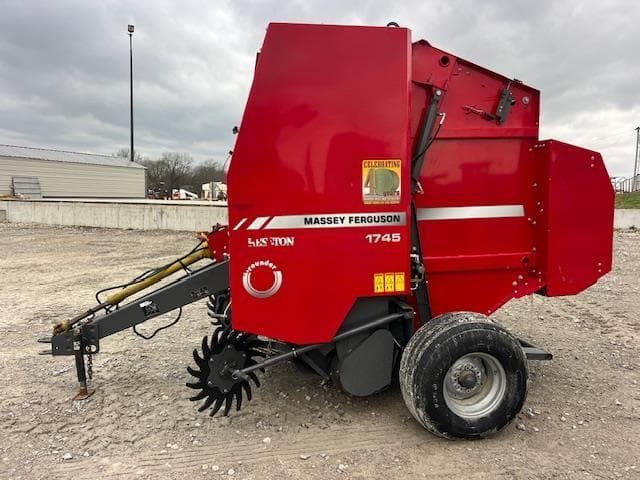 Image of Massey Ferguson 1745 equipment image 3