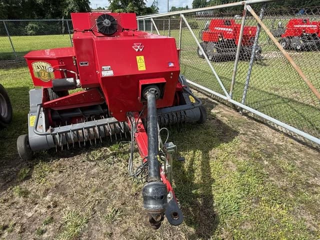 Image of Massey Ferguson 1840 equipment image 3