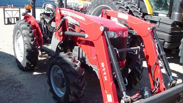 Image of Massey Ferguson 2604H equipment image 2