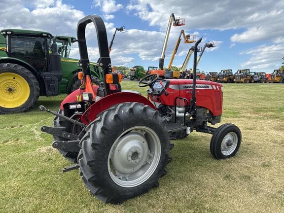 Image of Massey Ferguson 2605H equipment image 2