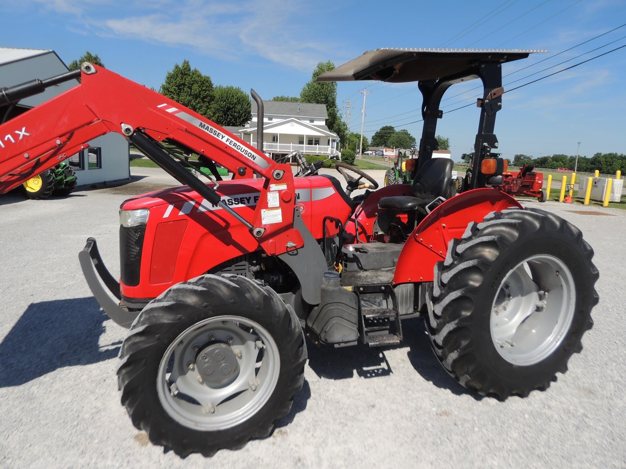 2017 Massey Ferguson 2606H Equipment Image0