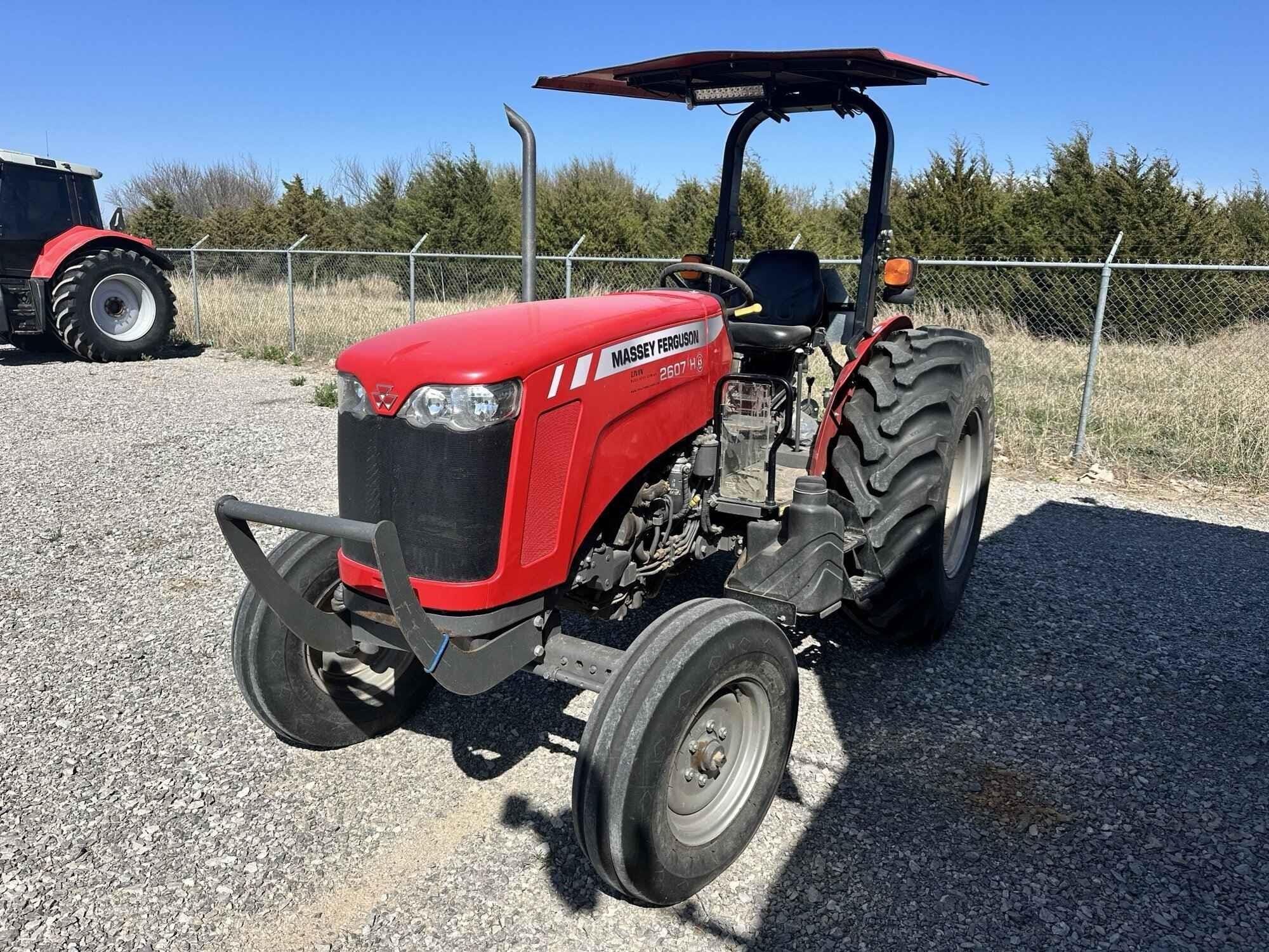 2017 Massey Ferguson 2607H Equipment Image0