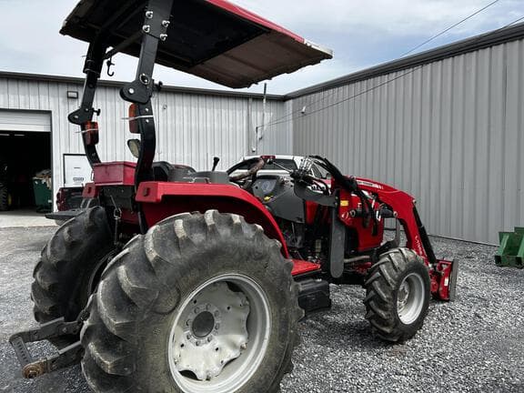 Image of Massey Ferguson 2705E equipment image 1