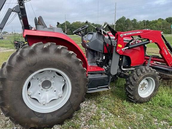 Image of Massey Ferguson 2706E equipment image 3