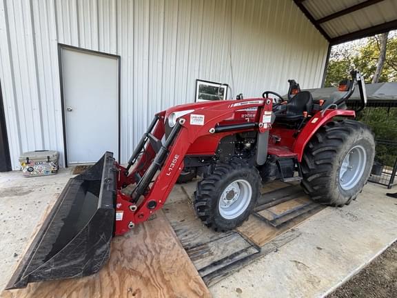 Image of Massey Ferguson 2706E equipment image 2