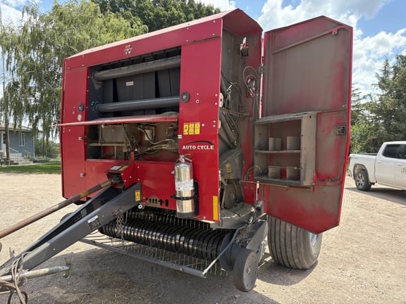 2017 Massey Ferguson 2956A Equipment Image0