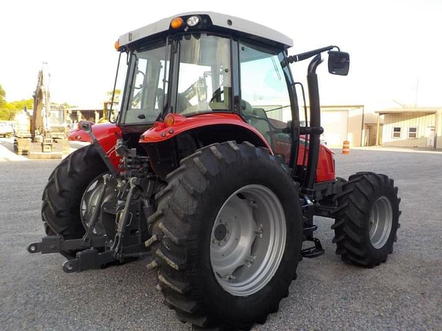 Image of Massey Ferguson 5712SL equipment image 2