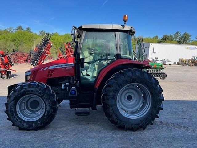 Image of Massey Ferguson 5712S equipment image 3