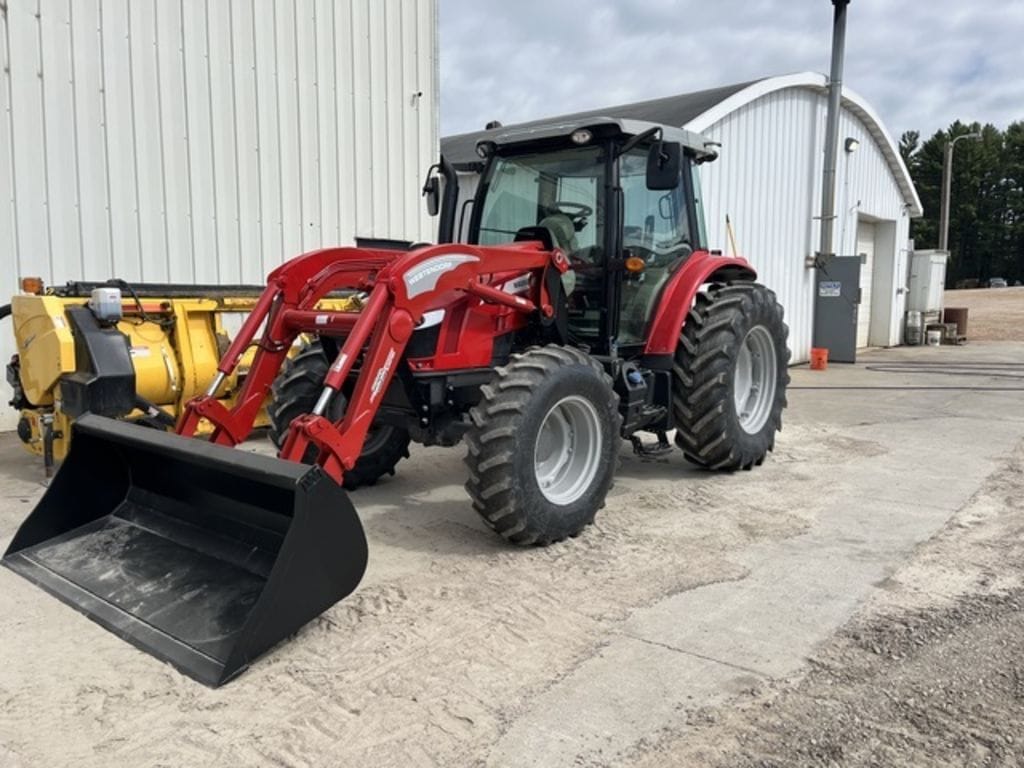 2017 Massey Ferguson 5712S Equipment Image0