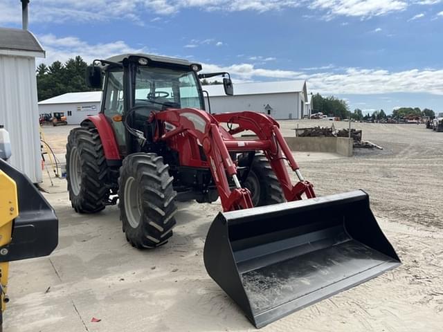 Image of Massey Ferguson 5712S equipment image 1