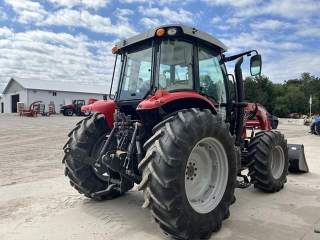 Image of Massey Ferguson 5712S equipment image 3