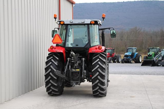 Image of Massey Ferguson 5712SL equipment image 4