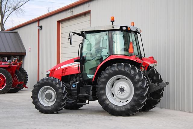 Image of Massey Ferguson 5712SL equipment image 2