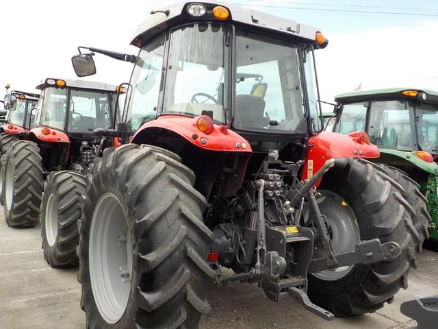 Image of Massey Ferguson 5712SL equipment image 3