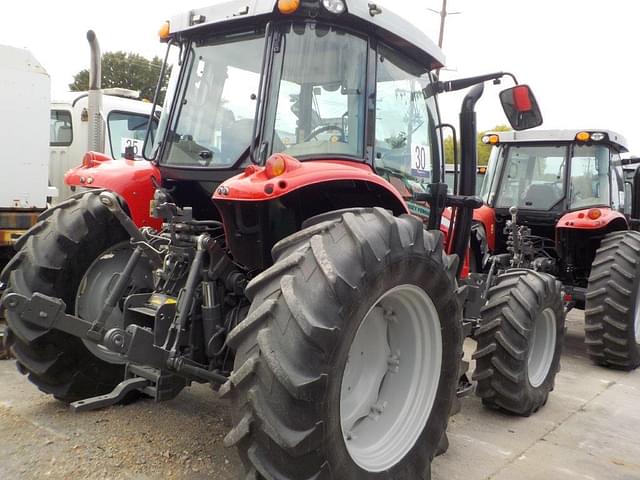 Image of Massey Ferguson 5712SL equipment image 2