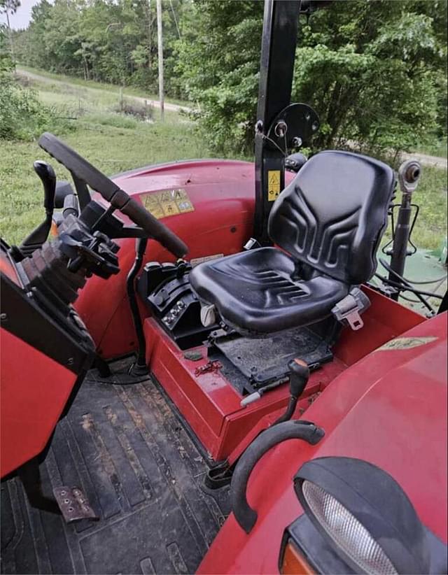 Image of Massey Ferguson 6712 equipment image 4