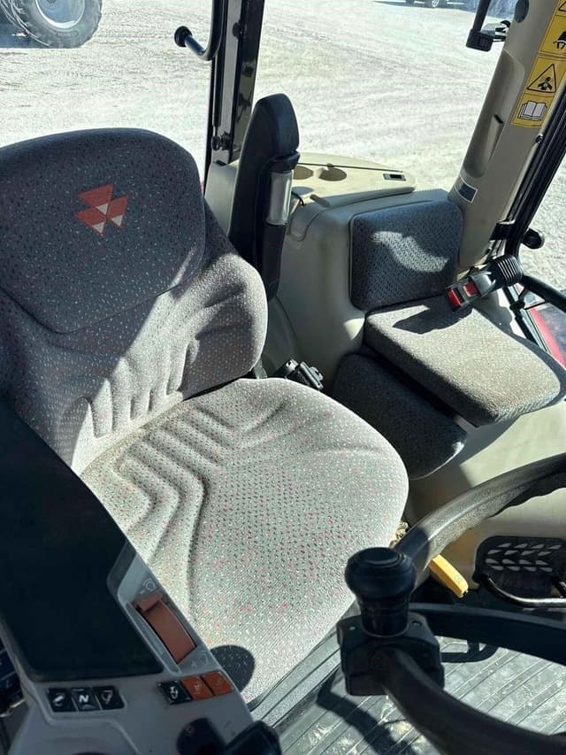 Image of Massey Ferguson 7715 equipment image 2