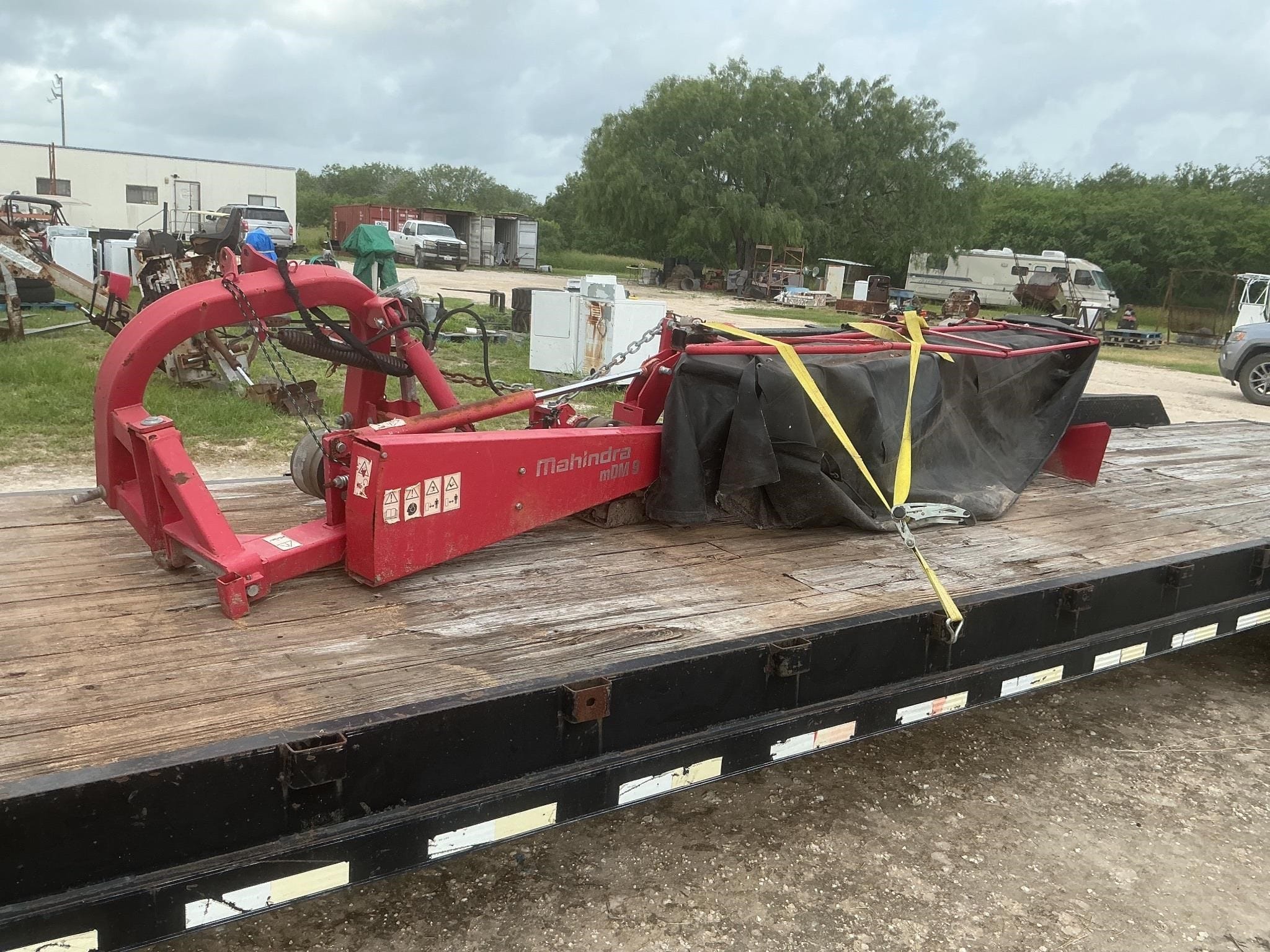 2017 Mahindra mDM9 Equipment Image0