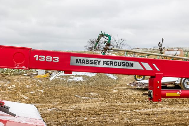 Image of Massey Ferguson 1383 equipment image 3