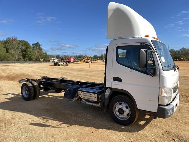 Image of Mitsubishi Fuso equipment image 3