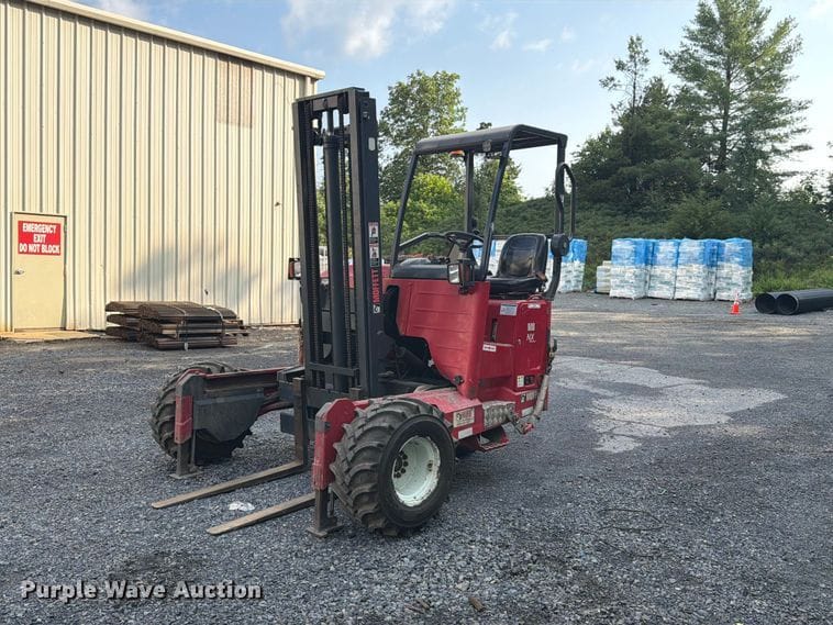 2017 Moffett M8 55.3 Equipment Image0