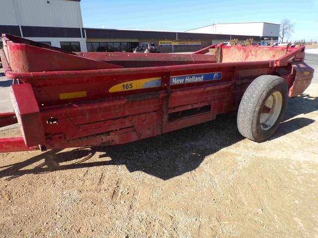 Image of New Holland 165 equipment image 3