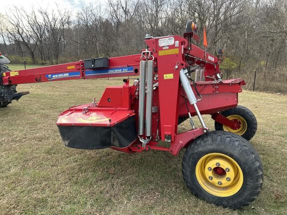 Image of New Holland 310 equipment image 3