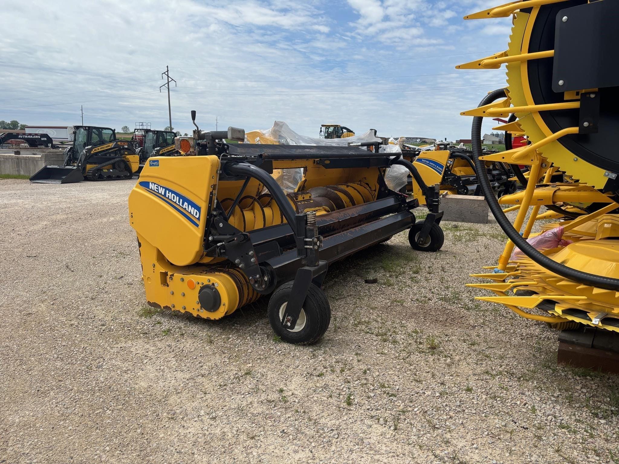 2017 New Holland 380FP Equipment Image0