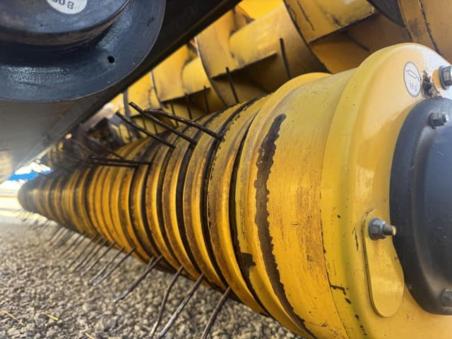 Image of New Holland 380FP equipment image 4