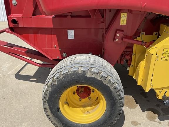 Image of New Holland RB560 equipment image 2