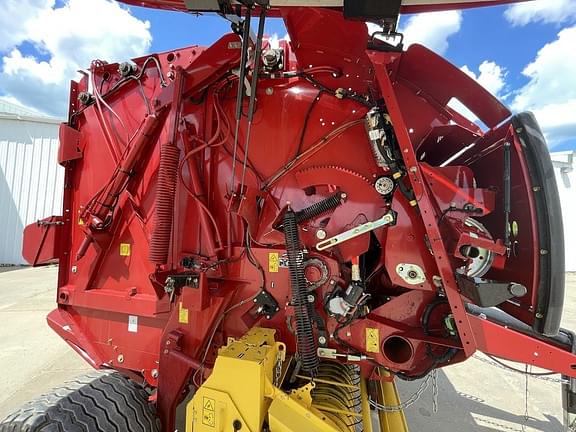 Image of New Holland RB560 equipment image 3