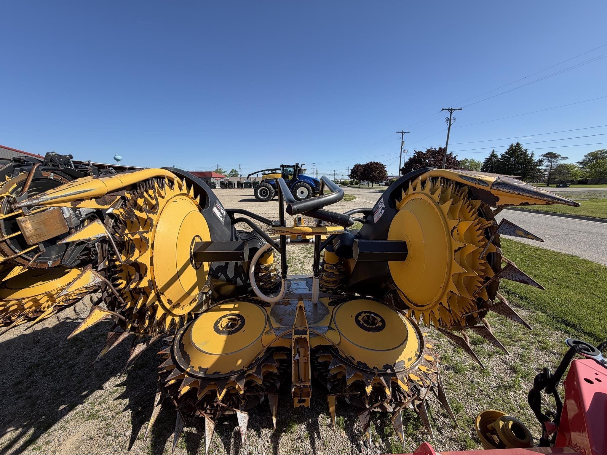 2017 New Holland 600BFI Equipment Image0