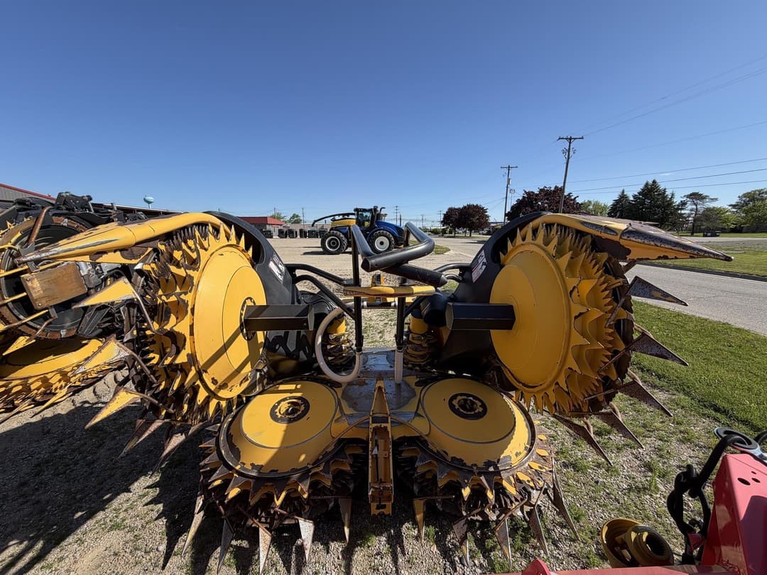 Image of New Holland 600BFI Primary image