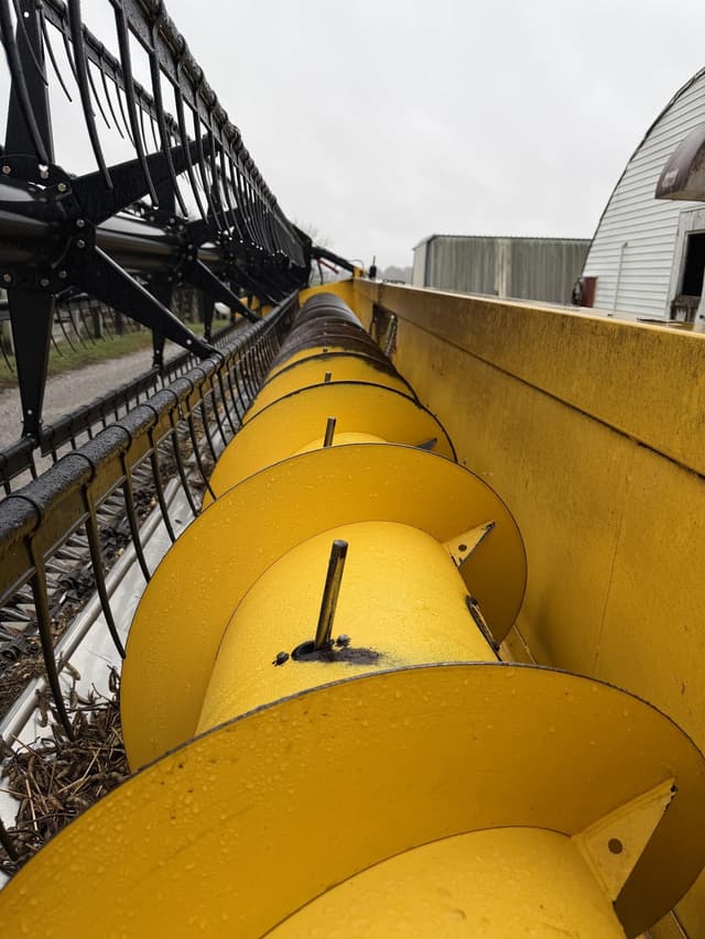 Image of New Holland 740CF-30 equipment image 1