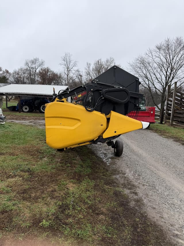 Image of New Holland 740CF-30 equipment image 4