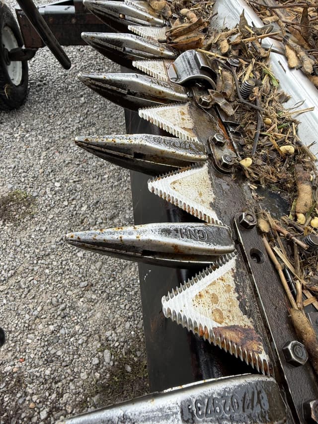 Image of New Holland 740CF-30 equipment image 2