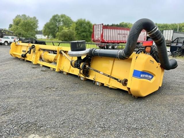 Image of New Holland 740CF equipment image 2