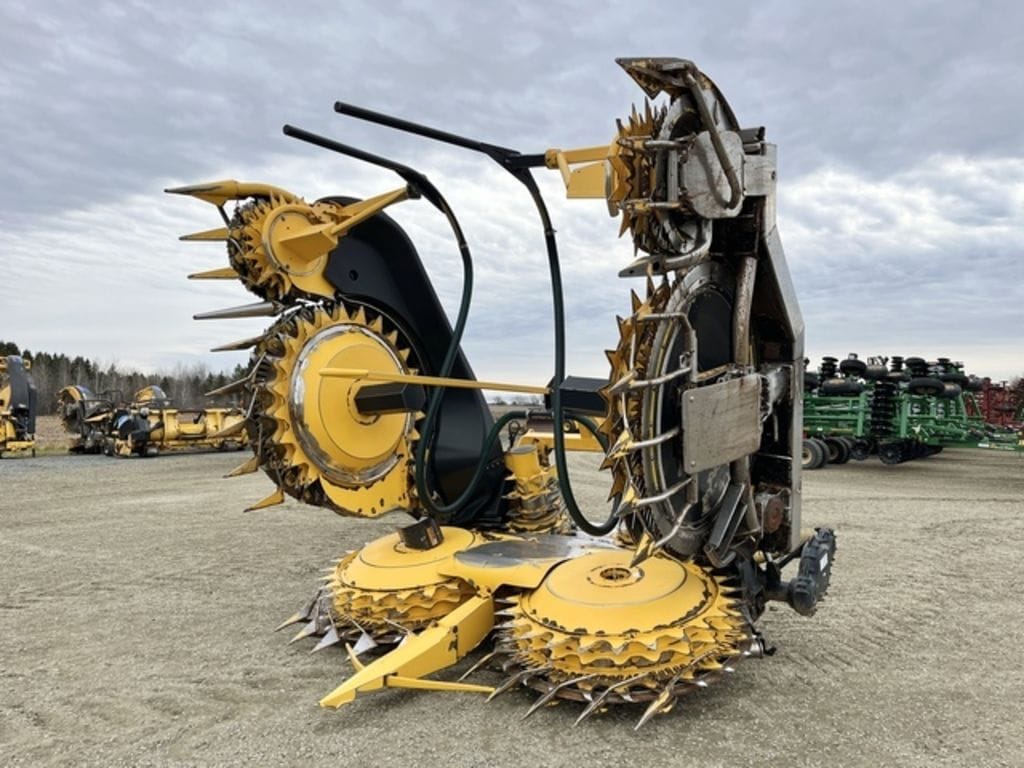 2017 New Holland 750BFI Equipment Image0