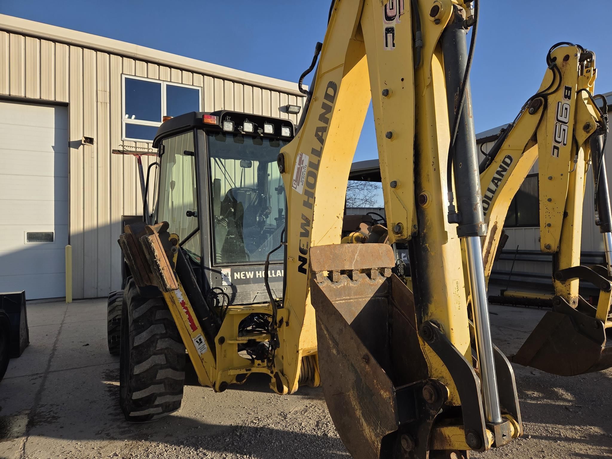 2017 New Holland B95C Equipment Image0