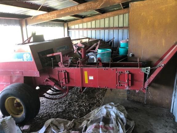 Image of New Holland BC5070 equipment image 4