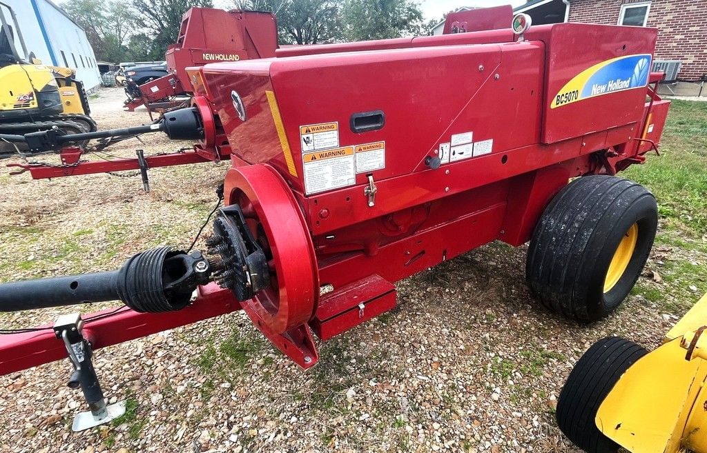 2017 New Holland BC5070 Equipment Image0