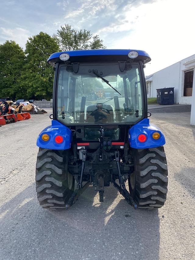 Image of New Holland Boomer 37 equipment image 4