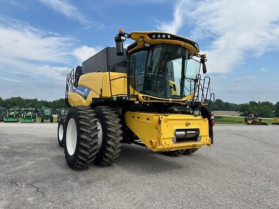 Image of New Holland CR6.90 equipment image 3