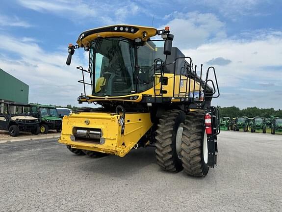 Image of New Holland CR6.90 equipment image 1