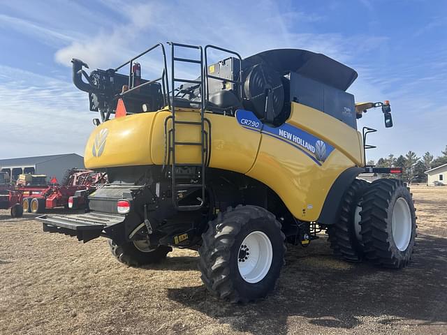 Image of New Holland CR7.90 equipment image 3